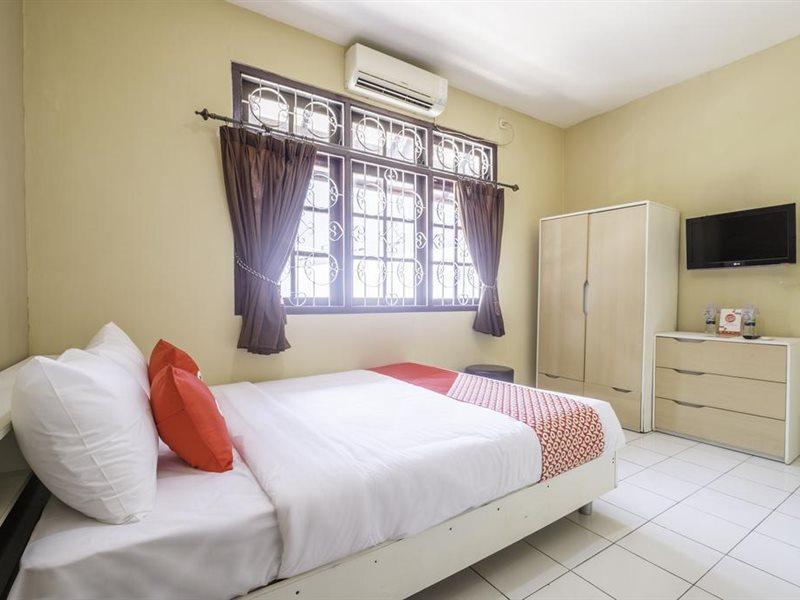 OYO 1568 Stasiun Ka Cirebon Guest House Exterior foto