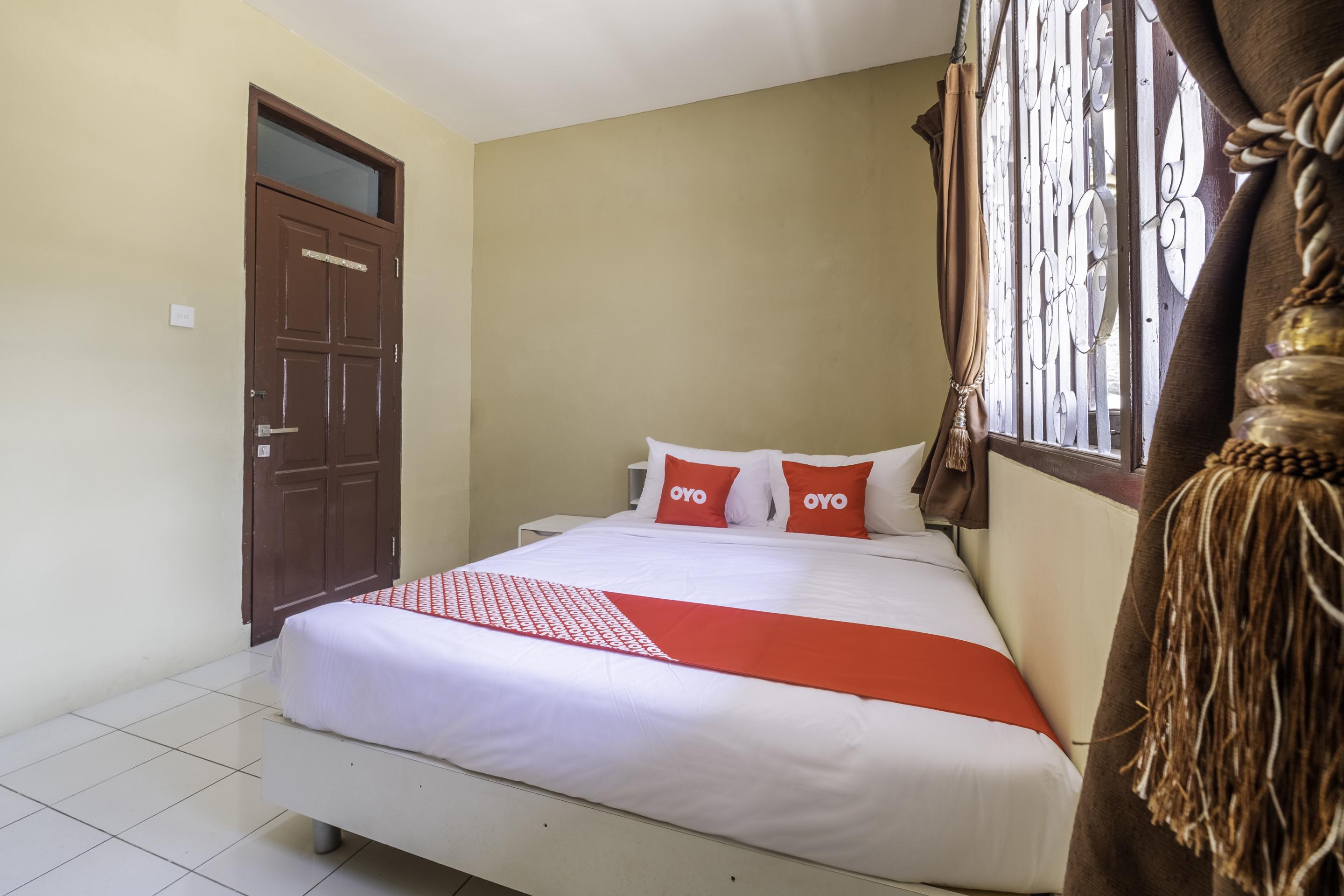 OYO 1568 Stasiun Ka Cirebon Guest House Exterior foto