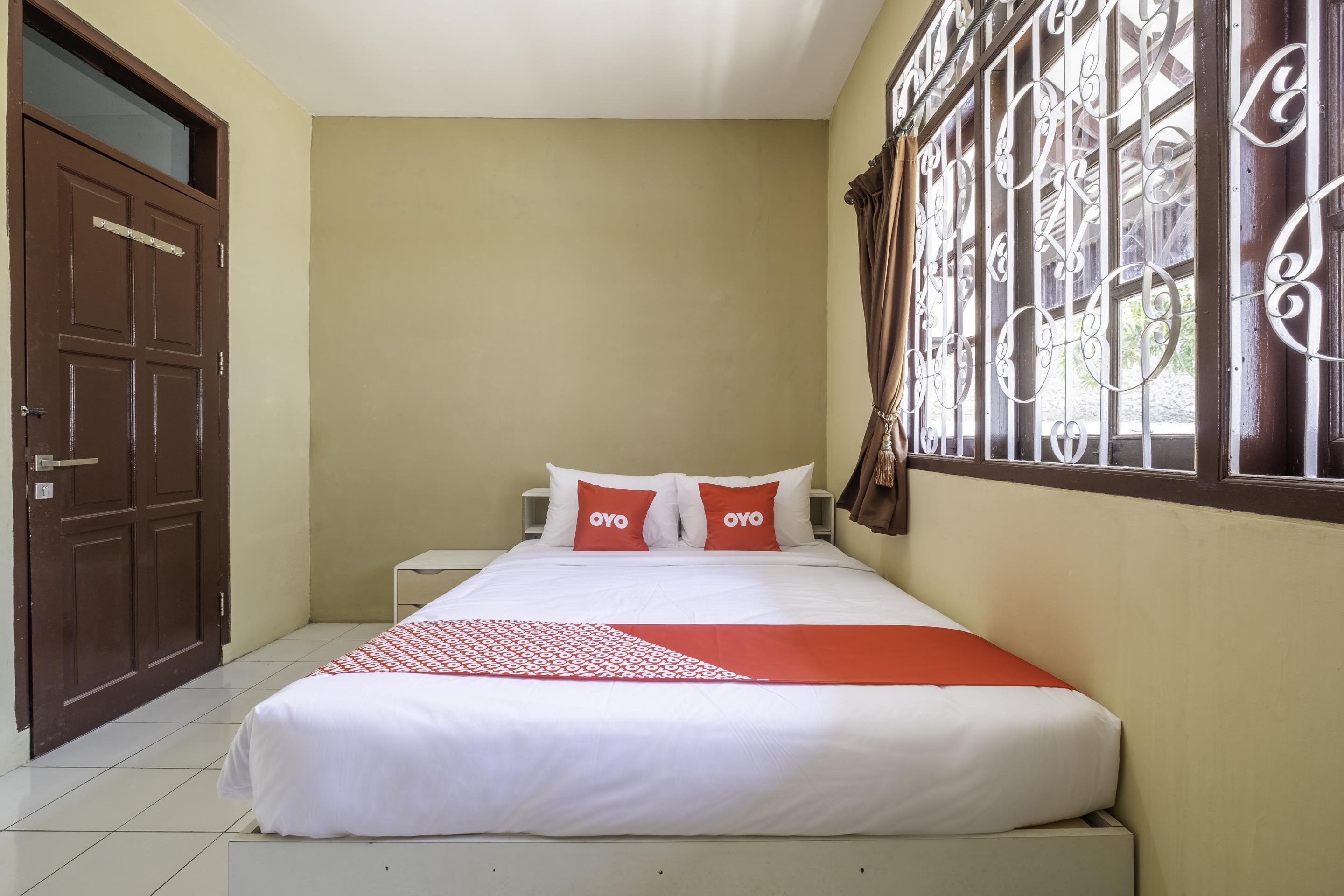 OYO 1568 Stasiun Ka Cirebon Guest House Exterior foto