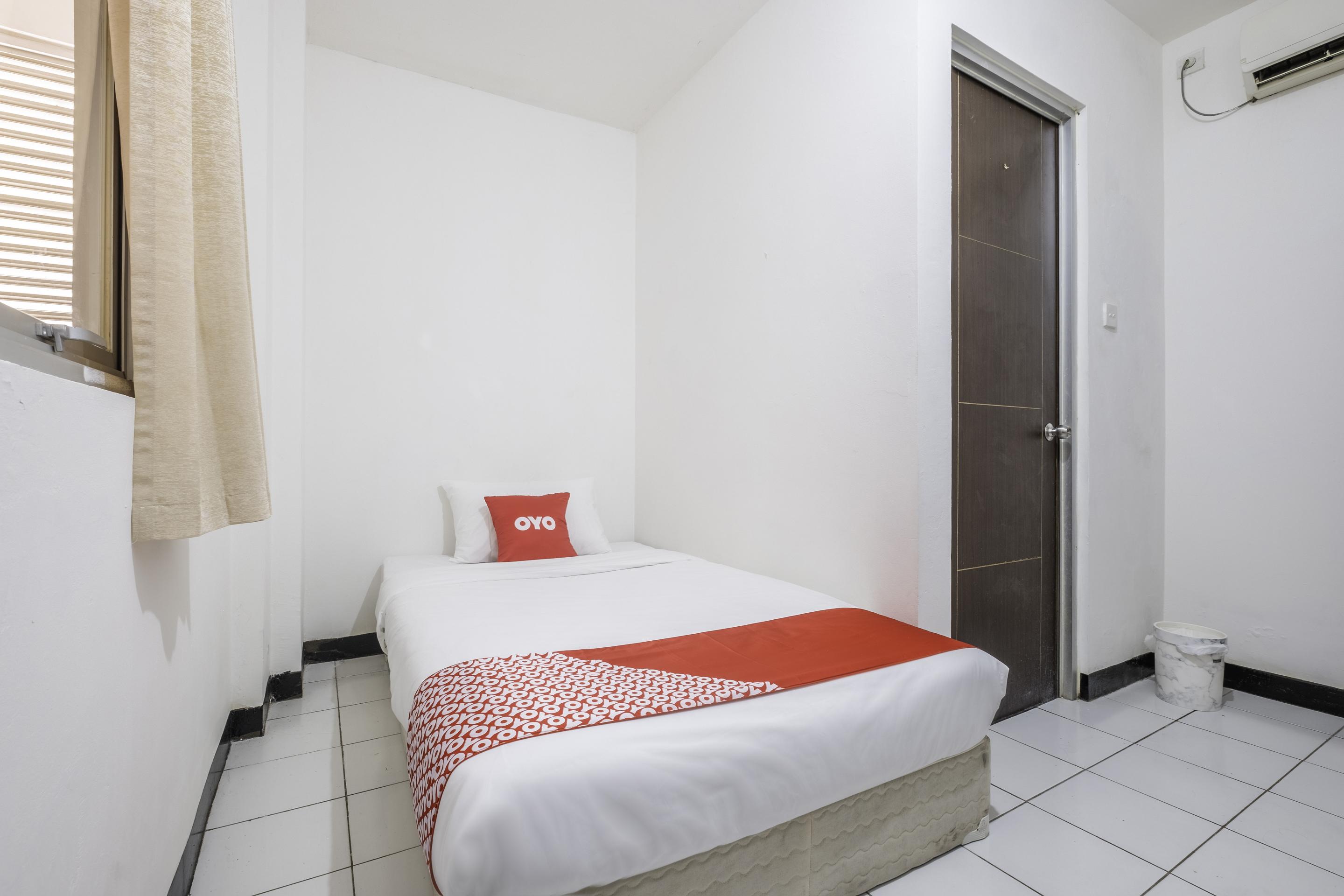 OYO 1568 Stasiun Ka Cirebon Guest House Exterior foto