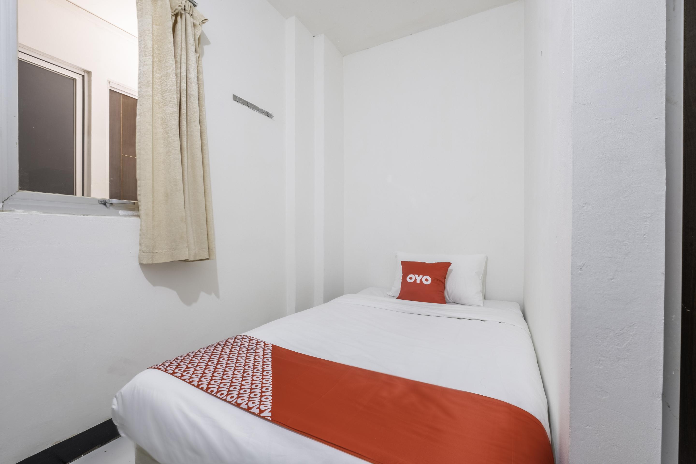 OYO 1568 Stasiun Ka Cirebon Guest House Exterior foto