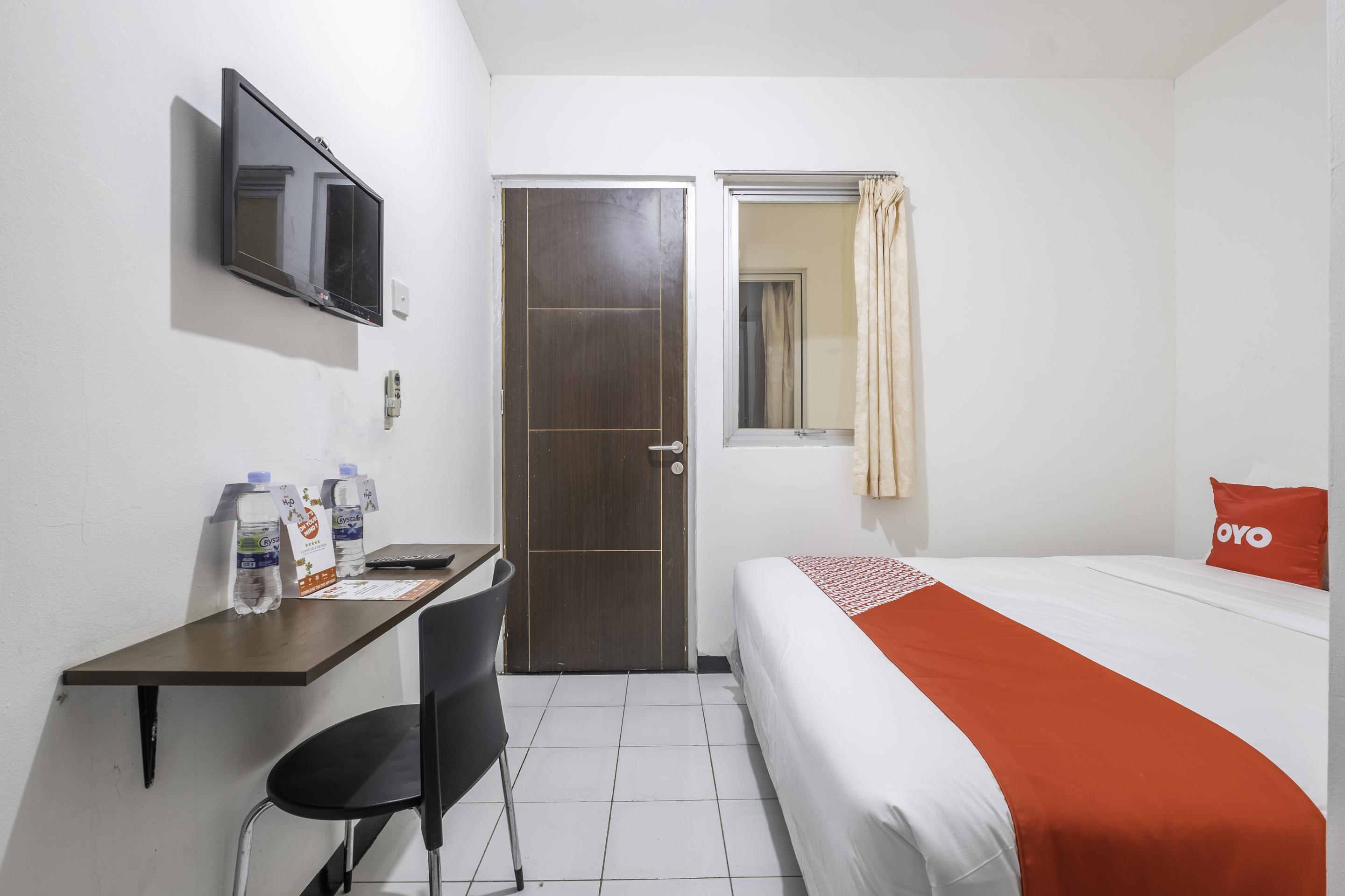 OYO 1568 Stasiun Ka Cirebon Guest House Exterior foto
