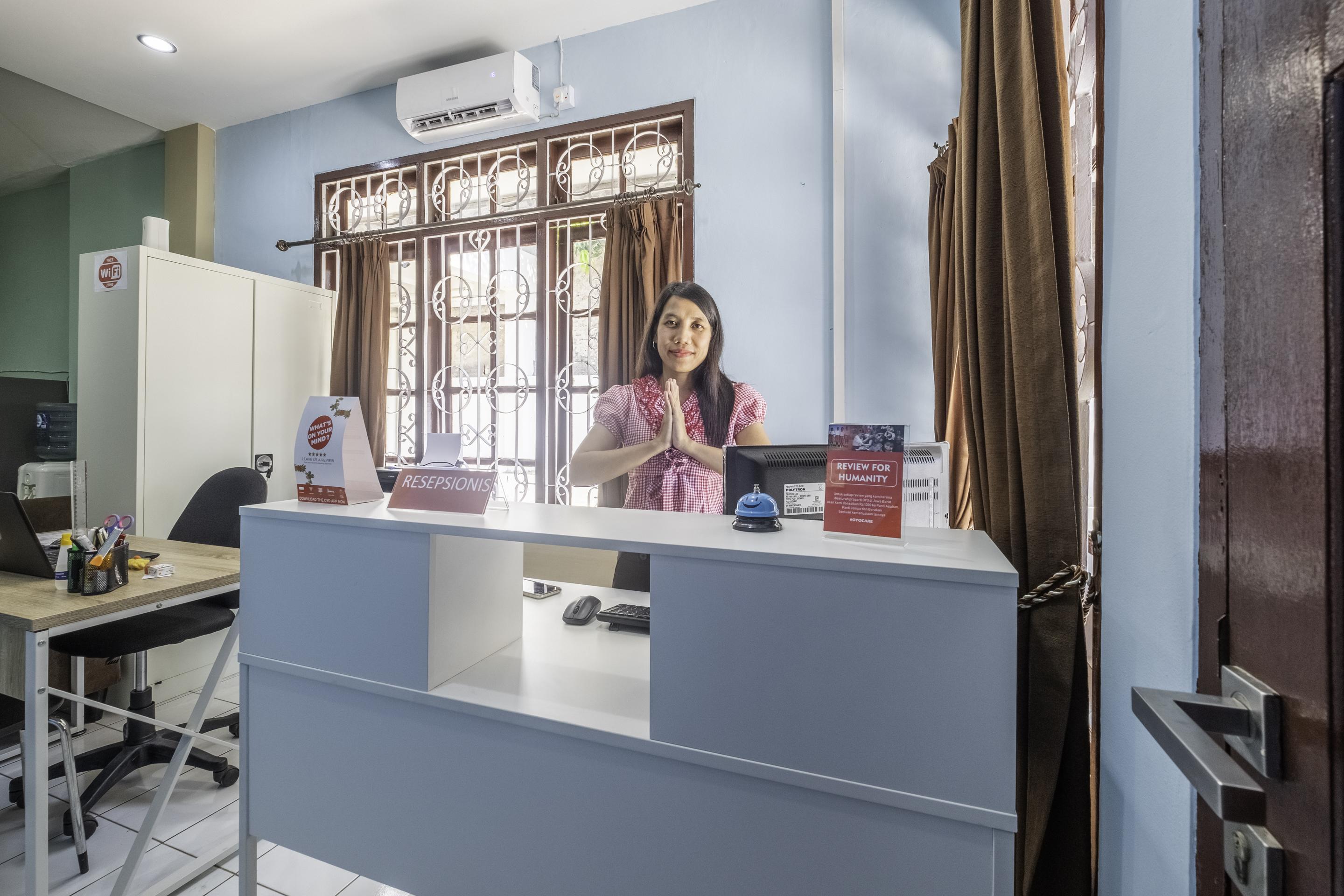 OYO 1568 Stasiun Ka Cirebon Guest House Exterior foto