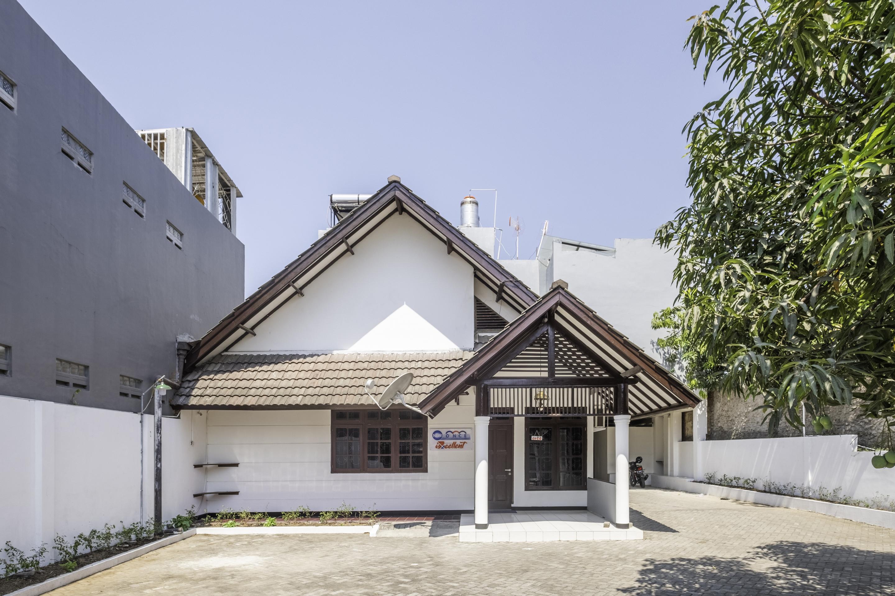 OYO 1568 Stasiun Ka Cirebon Guest House Exterior foto